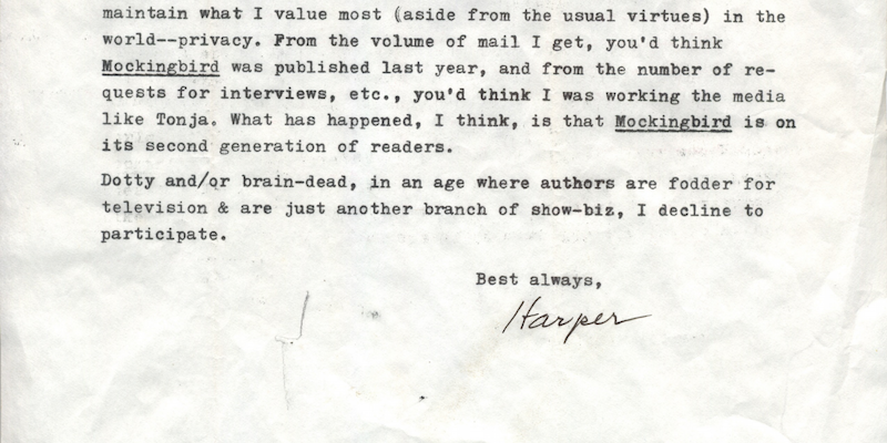 La firma di Harper Lee sulla prima lettera che la scrittrice mandò al fumettista Berkeley Breathed nel 1994 (Berkeley Breathed via New York Times)