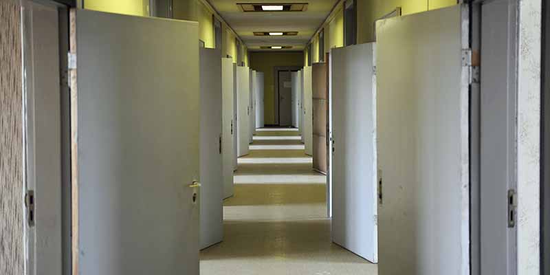 Il corridoio tra le sale interrogatori di una vecchia sede della Stasi, la polizia della Germania Est. (ODD ANDERSEN/AFP/Getty Images)