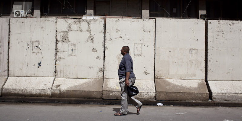 Un muro di Baghdad fotografato il 29 marzo 2013 (Ali Arkady/Metrography/Getty Images)