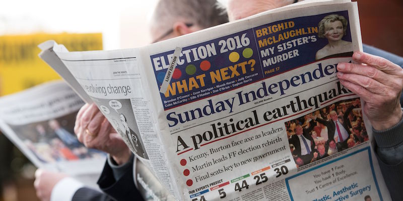 L'edizione del Sunday Independent del 28 febbraio 2016, due giorni dopo le elezioni legislative irlandesi (Leon Neal/AFP/Getty Images)