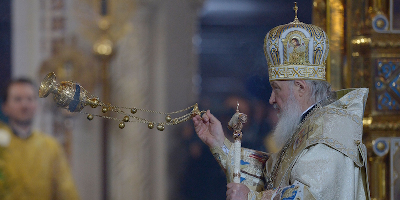 Il patriarca di Mosca Kirill nella cattedrale di Cristo Salvatore di Mosca, il 7 gennaio 2016. (Natalia Kolesnikova/AFP/Getty Images)