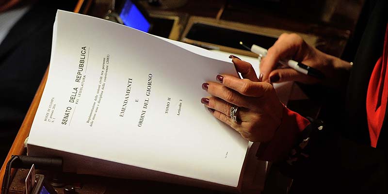 Il testo del ddl Cirinnà in discussione al Senato (Fabio Cimaglia / LaPresse)