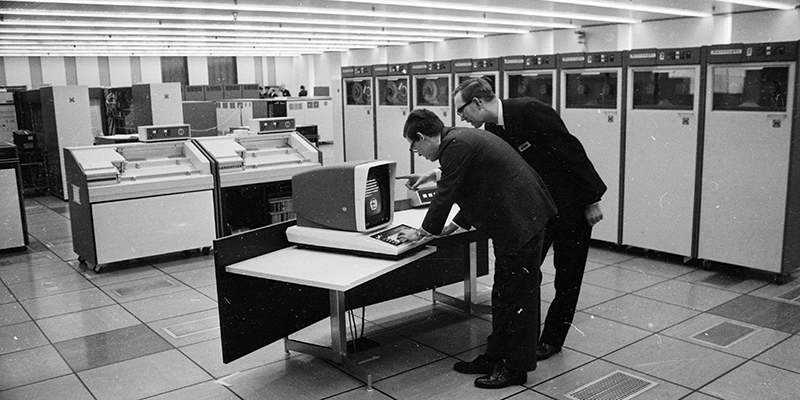 Il computer centrale della Midland Bank a Brent, Londra, Regno Unito - 16 dicembre 1969 (Wesley/Keystone/Getty Images)