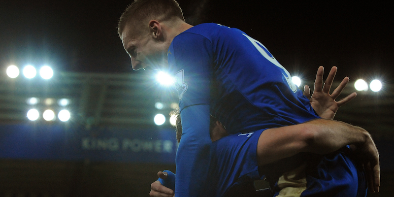 Jamie Vardy esulta per il suo undicesimo gol in undici partite consecutive contro il Manchester United (AP Photo/Rui Vieira)