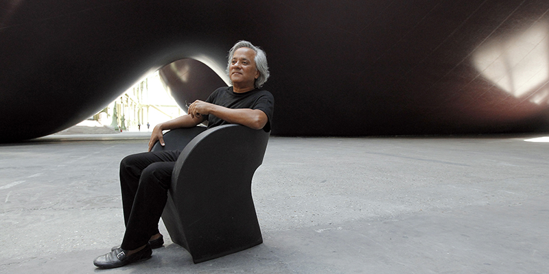 Anish Kapoor al "Grand Palais" di Parigi nel 2011 (PATRICK KOVARIK/AFP/Getty Images)