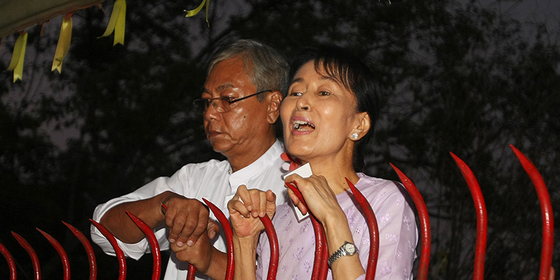 Aung San Suu Kyi con Htin Kyaw nel novembre del 2010 (SOE THAN WIN/AFP/Getty Images)