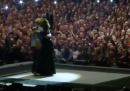 La maldestra proposta di matrimonio durante un concerto di Adele a Belfast