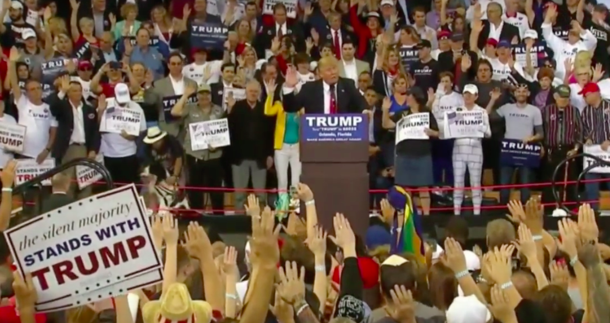 Il comizio di Donald Trump che sembra un ritrovo di neonazisti