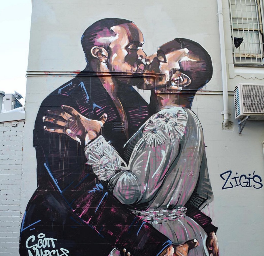 L’enorme murales di Kanye West che bacia Kanye West, in Australia