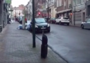 Una parlamentare del M5S ha abbandonato una valigia a Bruxelles, per fare un "test di sicurezza"