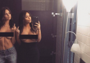 La foto di Emily Ratajkowski e Kim Kardashian mezze nude (e il messaggio che la spiega)