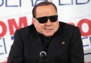 Le foto di Berlusconi in conferenza stampa con gli occhiali da sole