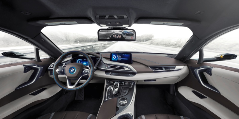 L'abitacolo della BMW i8 "Mirrorless" presentata al CES 2016