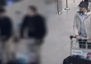 Il video dei tre attentatori all'aeroporto di Bruxelles diffuso dalla polizia belga