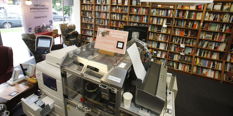 L'Espresso Book Machine della libreria di Washington Politics & Prose – detta Opus – il 5 giugno 2012 (AP Photo/Jacquelyn Martin)