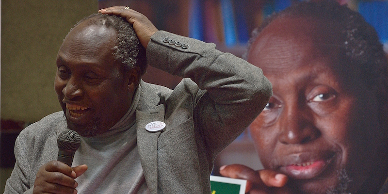 Lo scrittore keniota James Ngugi il 13 giugno 2015 a Nairobi, Kenya (TONY KARUMBA/AFP/Getty Images)