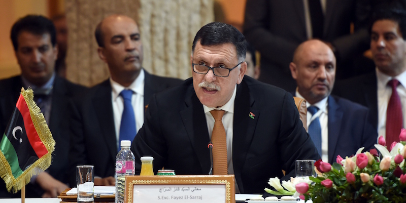 Il primo ministro del governo di unità nazionale libico, Fayez al Sarraj, durante un evento a Tunisi (FETHI BELAID/AFP/Getty Images)