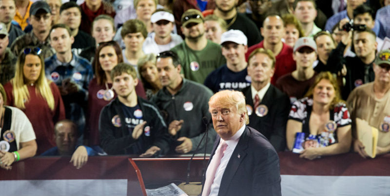 Donald Trump durante un comizio elettorale alla Valdosta State University, in Georgia, il 29 febbraio 2016 (Mark Wallheiser/Getty Images)