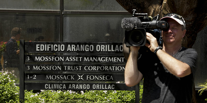 Un cameraman a Panama, 5 aprile 2016 (AP Photo/Arnulfo Franco)