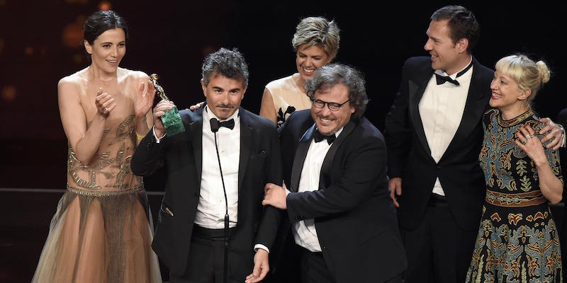Paolo Genovese riceve il premio per il Miglior film per Perfetti sconosciuti, Roma, 18 aprile 2016.
(ANSA/CLAUDIO ONORATI)