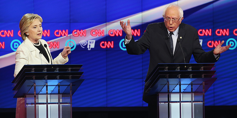 Hillary Clinton e Bernie Sanders. (Justin Sullivan/Getty Images)