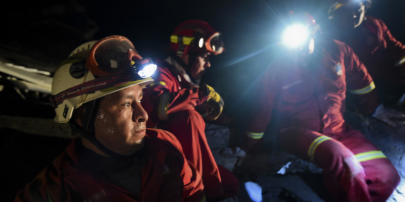 Operazioni di soccorso a Manta (LUIS ACOSTA/AFP/Getty Images)