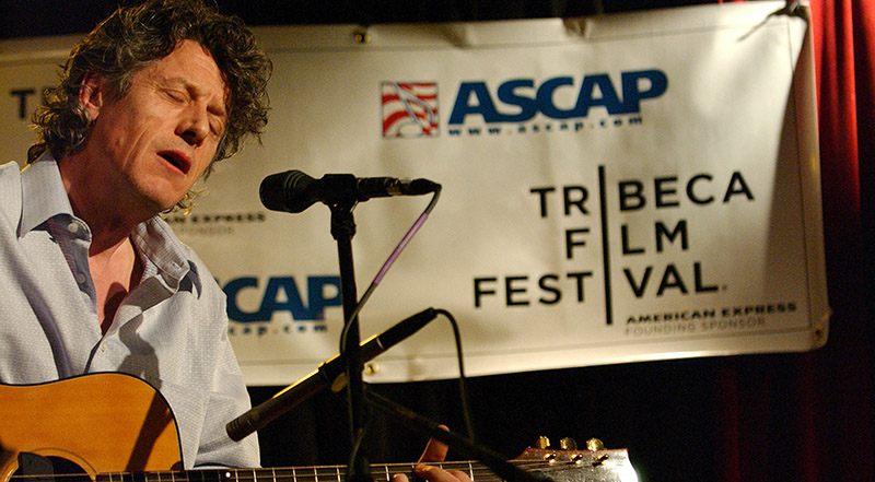 Paul Buchanan suona al Tribeca Film Festival a New York nel 2005 (Bryan Bedder/Getty Images)