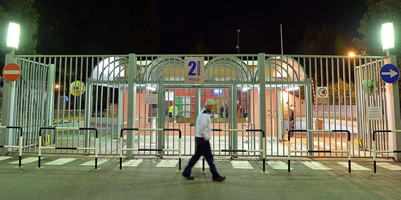 L'ingresso dello stabilimento Fiat di Mirafiori, Torino. (ANSA/ ALESSANDRO DI MARCO)
