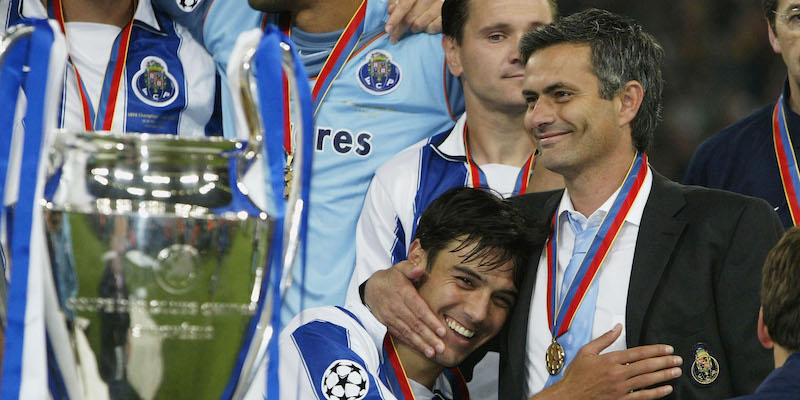 José Mourinho con i giocatori del Porto dopo aver vinto la Champions League (Alex Livesey/Getty Images)