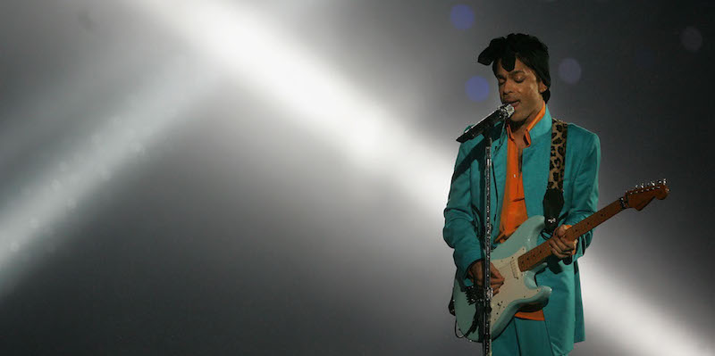 Prince nel 2007, durante il Super Bowl che si tenne al Dolphin Stadium di Miami, in Florida (Doug Pensinger/Getty Images)