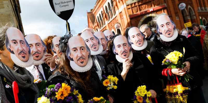 Le celebrazione per i 400 anni dalla morte di William Shakespeare a Stratford-upon-Avon. (Tristan Fewings/Getty Images)