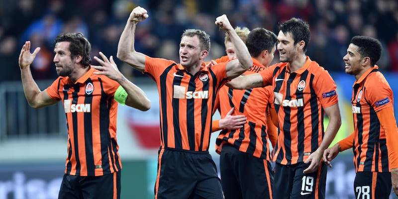 I giocatori dello Shakhtar dopo la vittoria in Europa League contro l'Anderlecht (SERGEI SUPINSKY/AFP/Getty Images)