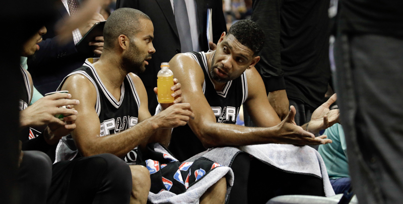 Tony Parker e Tim Duncan dei San Antonio Spurs. (AP Photo/Mark Humphrey)