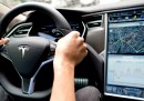 Tesla sta offrendo il suo Autopilot in prova gratuita