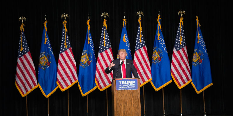 Donald Trump durante un evento a Eau Claire, in Wisconsin, dove il 5 aprile si sono tenute le primarie del partito Repubblicano (Scott Olson/Getty Images) 