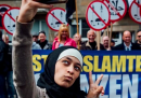 La ragazza musulmana del selfie di protesta aveva scritto cose antisemite online