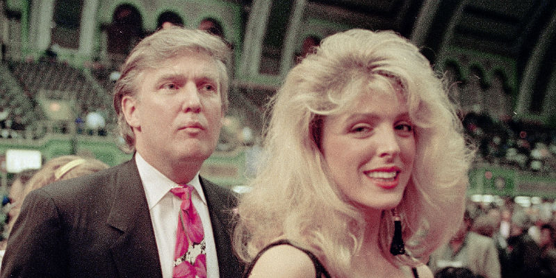 Donald Trump e la sua allora fidanzata, la modella Marla Maples, in una foto del 1991 (AP Photo)