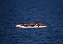 Un'imbarcazione con 50 persone a bordo si è ribaltata al largo della Libia