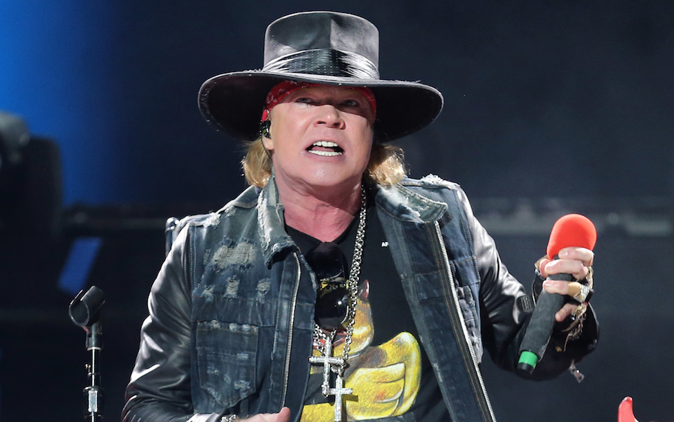 Axl Rose durante il concerto degli AC/DC a Lisbona, 7 maggio 2016 (AP Photo/Armando Franca)