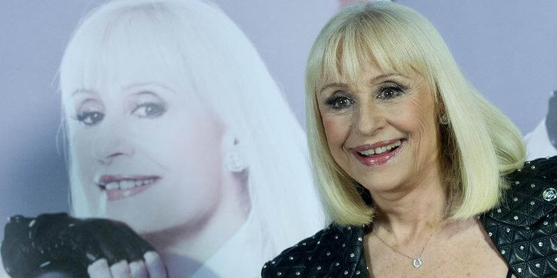 Raffaella Carrà posa per i fotografi in occasione della presentazione del suo nuovo album 'Replay' a Roma. 15 novembre 2013. (ANSA/ Claudio Peri)