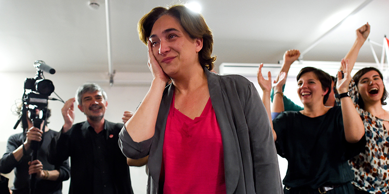 Ada Colau dopo la vittoria elettorale nel maggio del 2015 con cui è diventata sindaco di Barcellona (David Ramos/Getty Images)