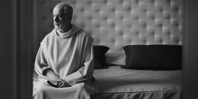 Toni Servillo nei panni del monaco Roberto Salus nel film Le confessioni (© Lia Pasqualino)