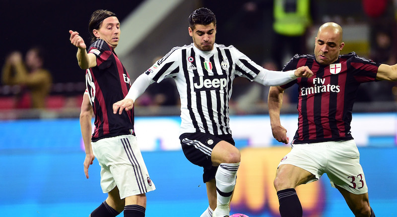 Alvaro Morata della Juventus tra Riccardo Montolivo e Alex del Milan (GIUSEPPE CACACE/AFP/Getty Images)