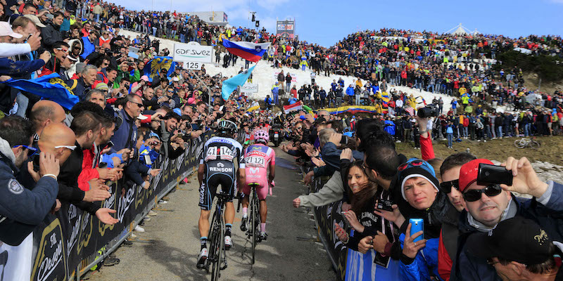 Il vincitore del Giro del 2014 Nairo Quintana durante una tappa di montagna nel maggio del 2014 (AP Photo/Gian Mattia D'Alberto)