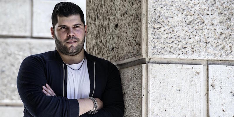 L'attore Salvatore Esposito posa per i fotografi durante la presentazione della seconda stagione della serie tv "Gomorra", al teatro dell'Opera, Roma, 9 maggio 2016
(ANSA/ANGELO CARCONI)