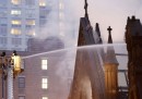 Le foto dell'incendio di una chiesa a Manhattan