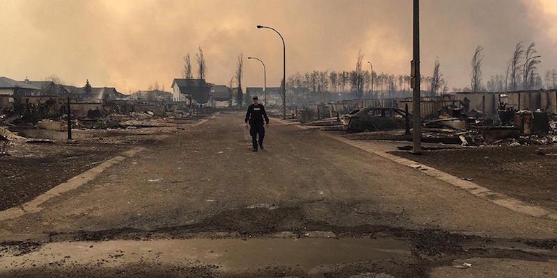 L’incendio nell’Alberta occupa ancora 2.410 chilometri quadrati e si stima brucerà per diverse settimane