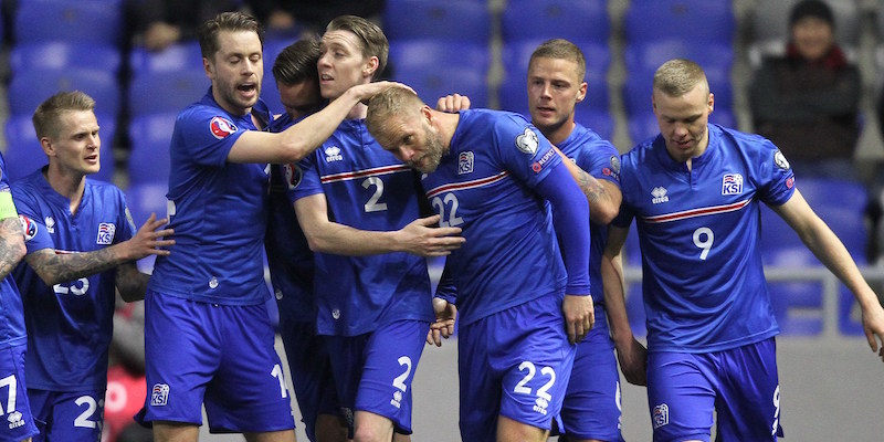 I giocatori dell'Islanda dopo un gol segnato al Kazakistan (STANISLAV FILIPPOV/AFP/Getty Images)