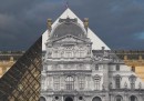La piramide del Louvre è diventata un'installazione artistica