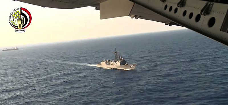 Le ricerche dell'aereo scomparso nel Mediterraneo (AP Photo/Egyptian Defense Ministry)